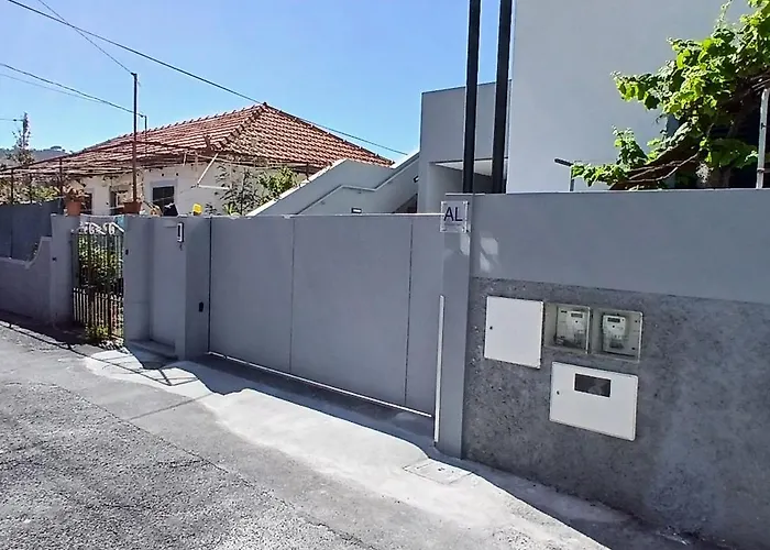 Achada Sol Nyaraló *